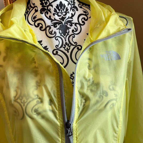 The North Face Lightweight Windbreaker Yellow Size M/M - Picture 2 of 6